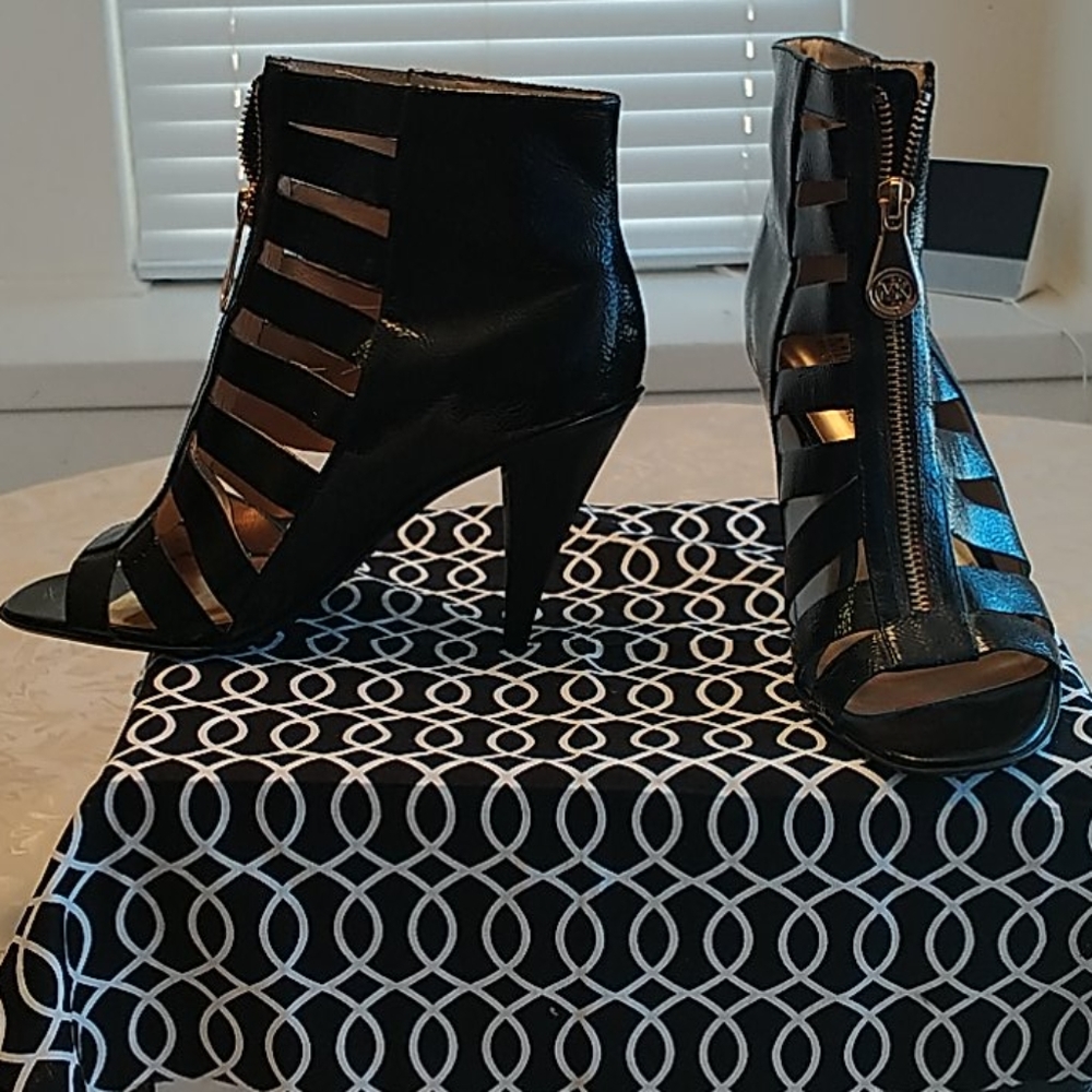 Michael kors 4in heels,size9m